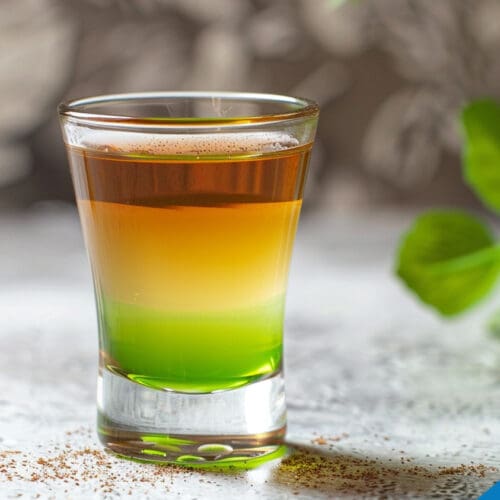 Fire and Ice Shot Recipe - Game of Thrones Themed Cinnamon and Peppermint Mix